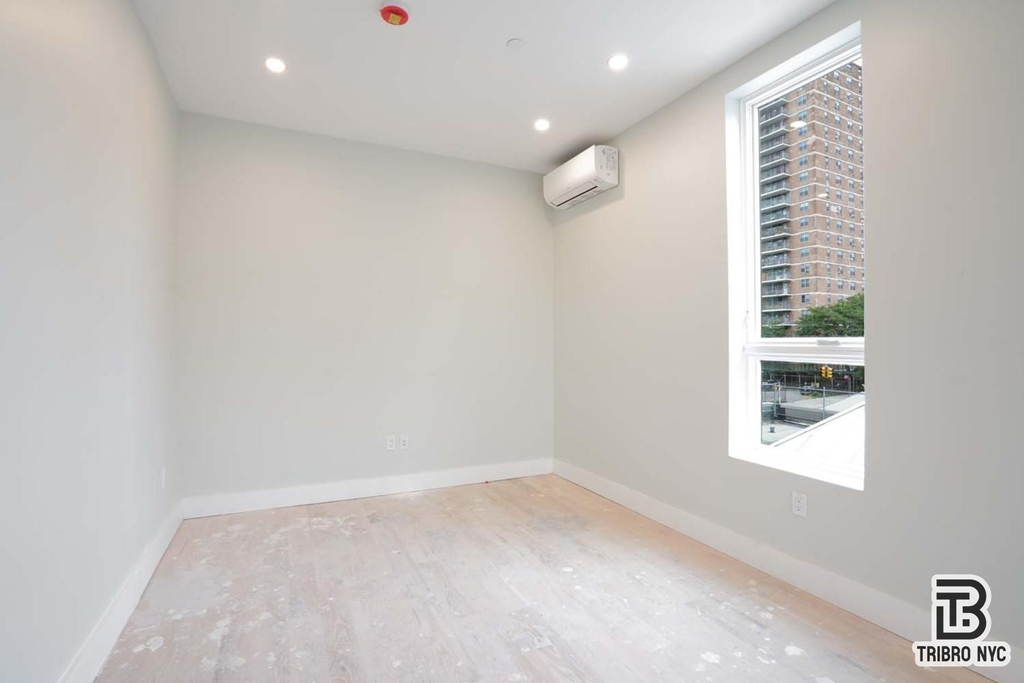 92 Manhattan Avenue - Photo 5
