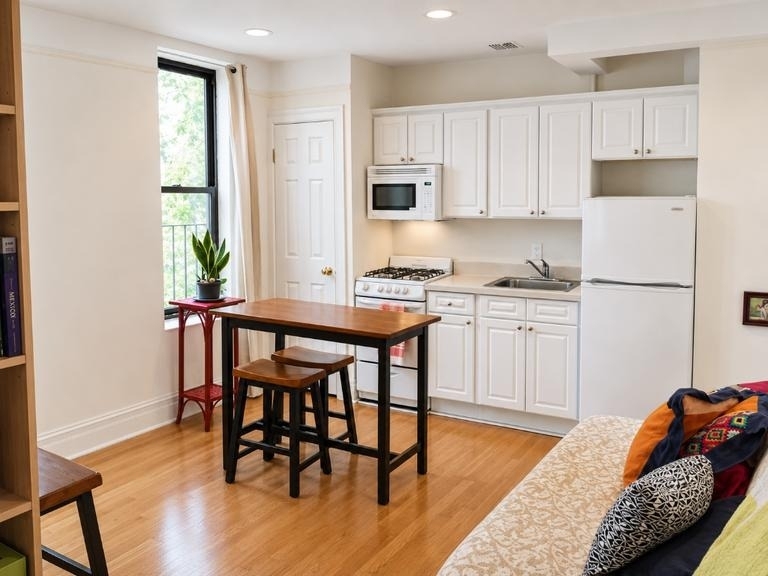 515 W 122nd Street - Photo 2