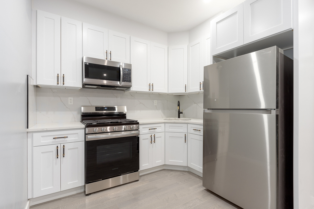 1301 Park Place - Photo 2