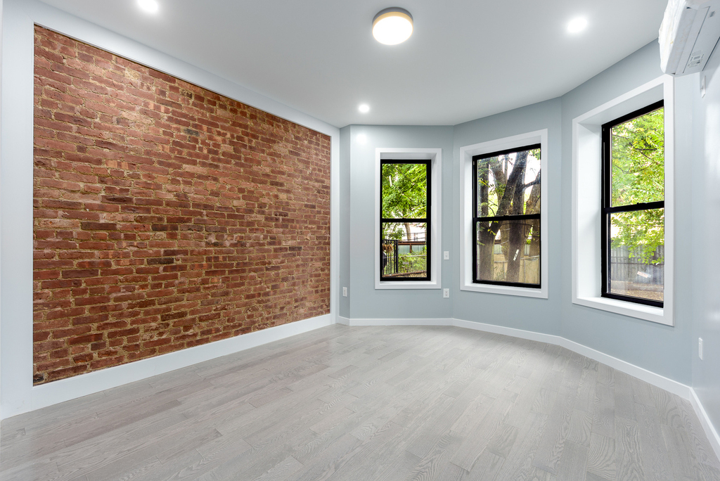 1301 Park Place - Photo 3