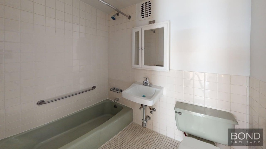 123 W 3rd Street - Photo 4