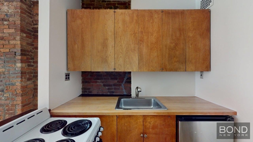 123 W 3rd Street - Photo 1
