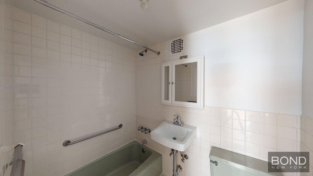 123 W 3rd Street - Photo 2