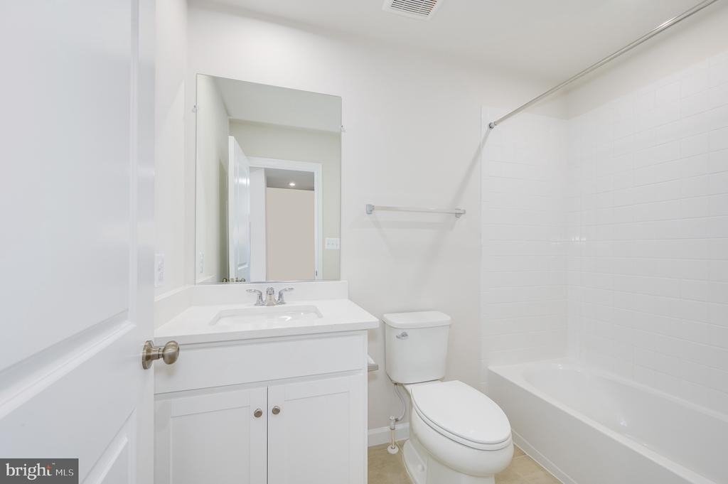 82 Coolidge Avenue - Photo 17