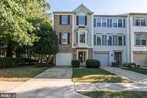 353 Barnfield Square Ne - Photo 0