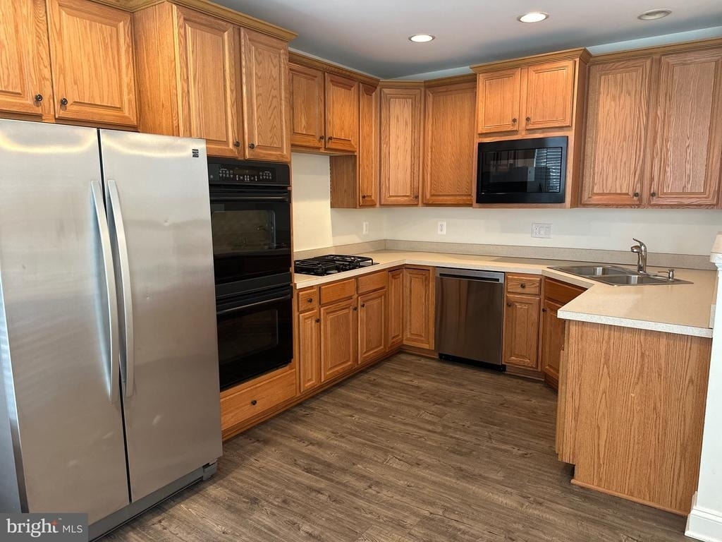 21844 Ladyslipper Square - Photo 1