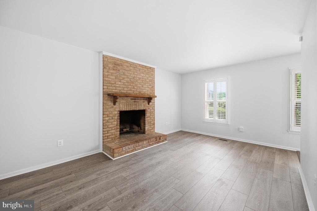 10609 Oxford Court - Photo 3
