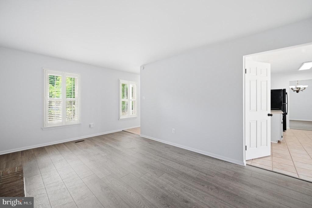 10609 Oxford Court - Photo 5
