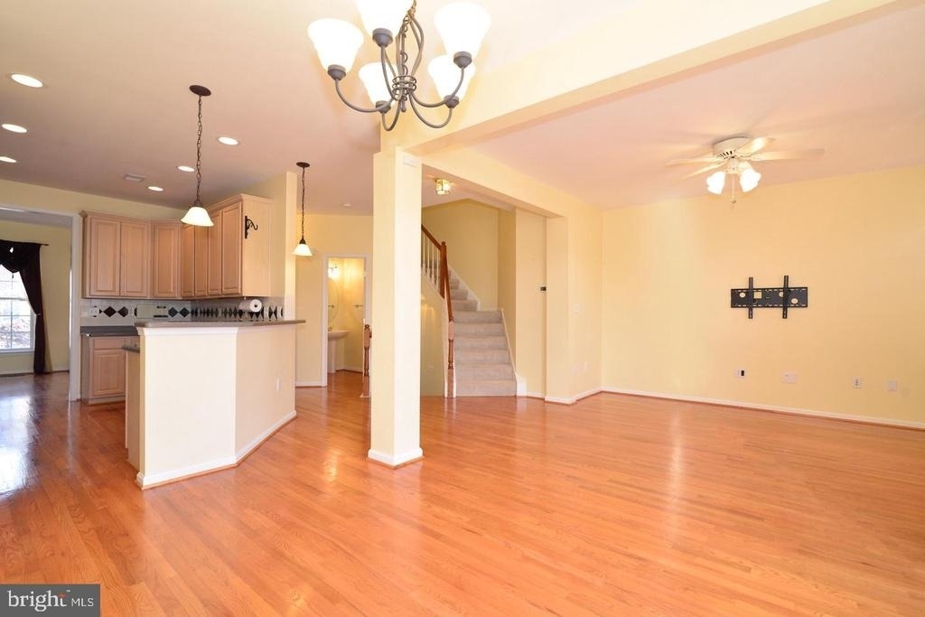 43799 Maison Blanc Square - Photo 1