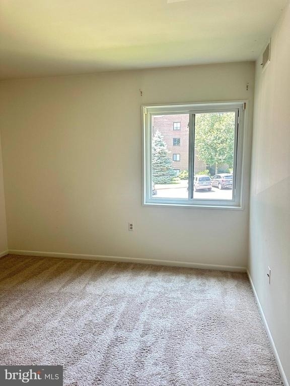 1441 Northgate Square - Photo 6