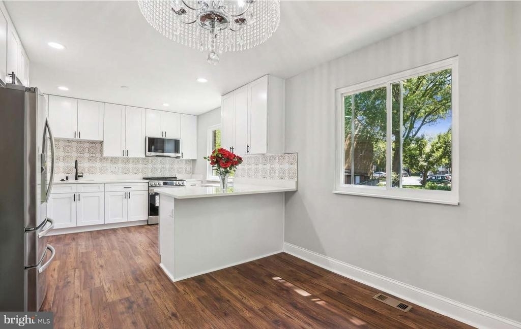 7081 Leewood Forest Drive - Photo 2