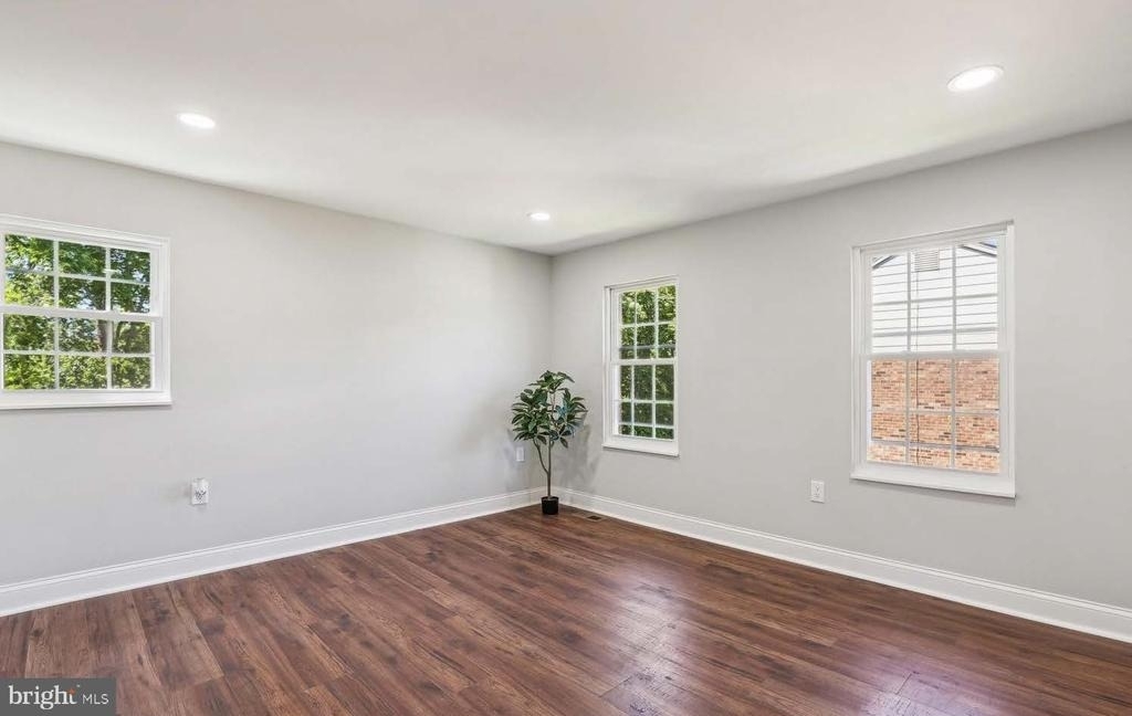 7081 Leewood Forest Drive - Photo 6