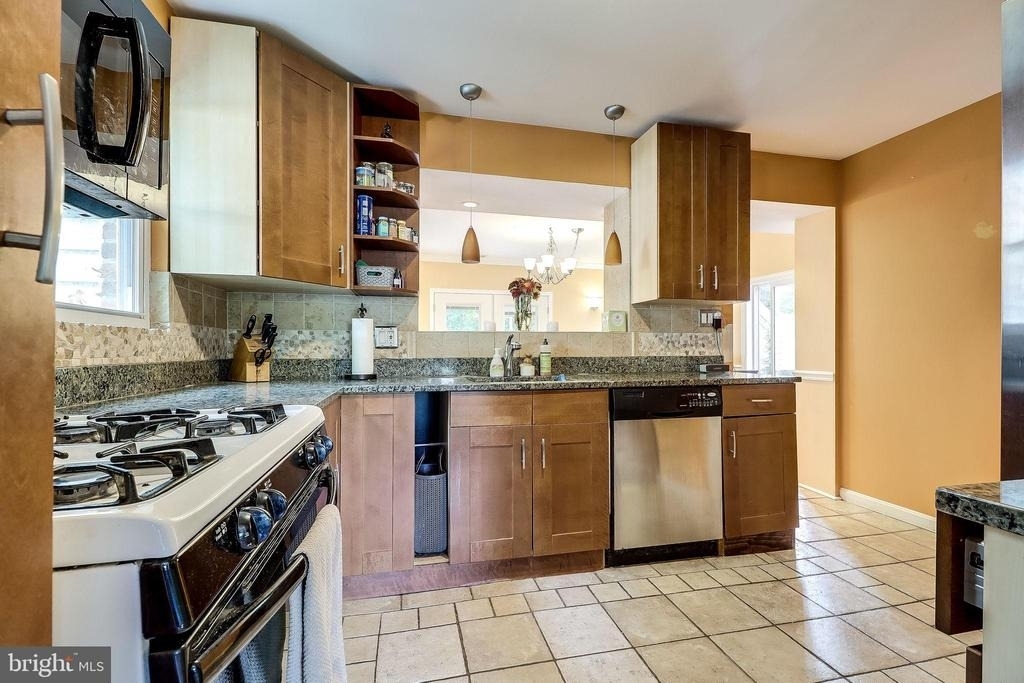 8113 Carlyle Place - Photo 13