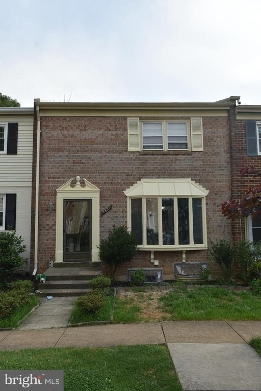 4557 King Edward Court - Photo 0