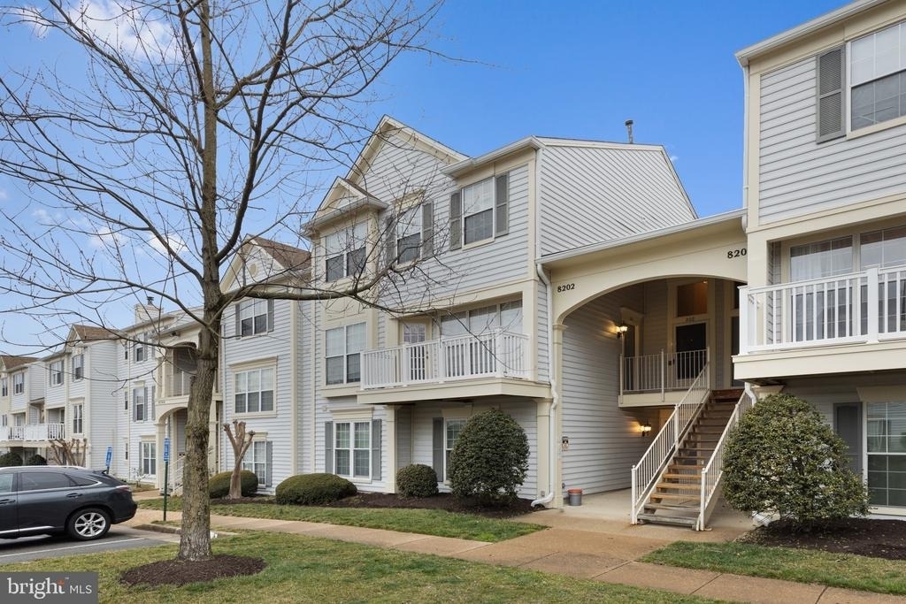 8202 Crossbrook Court - Photo 17