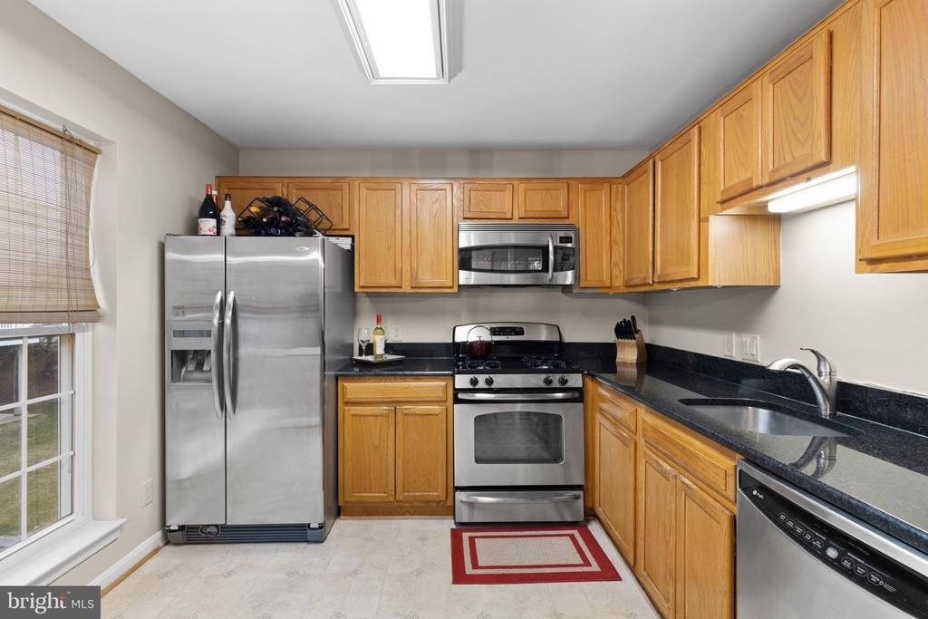 8202 Crossbrook Court - Photo 9