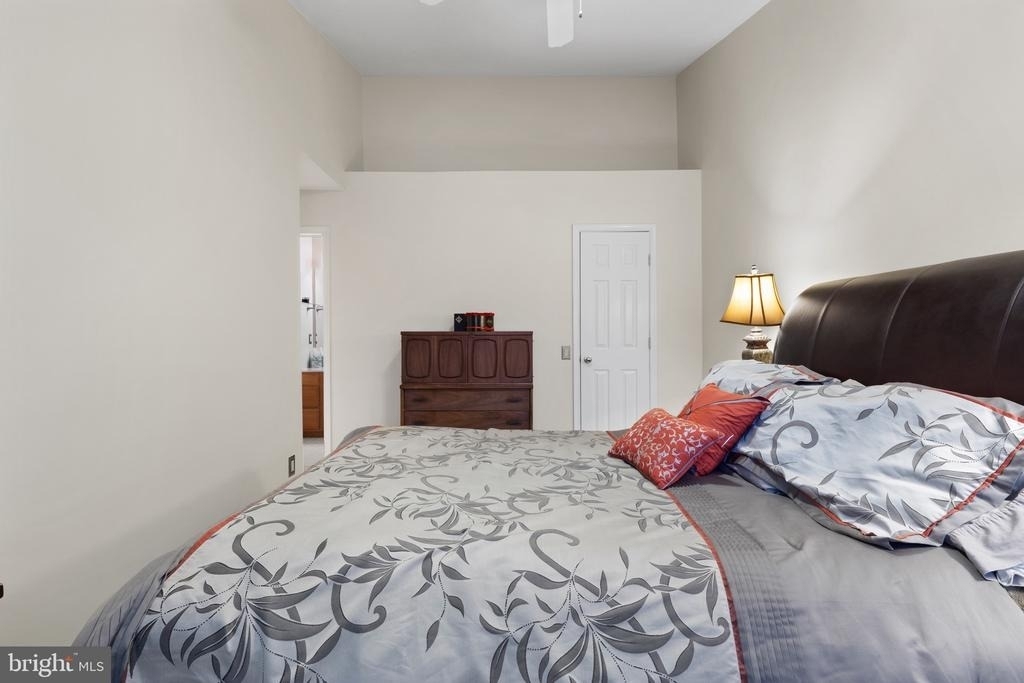 8202 Crossbrook Court - Photo 15