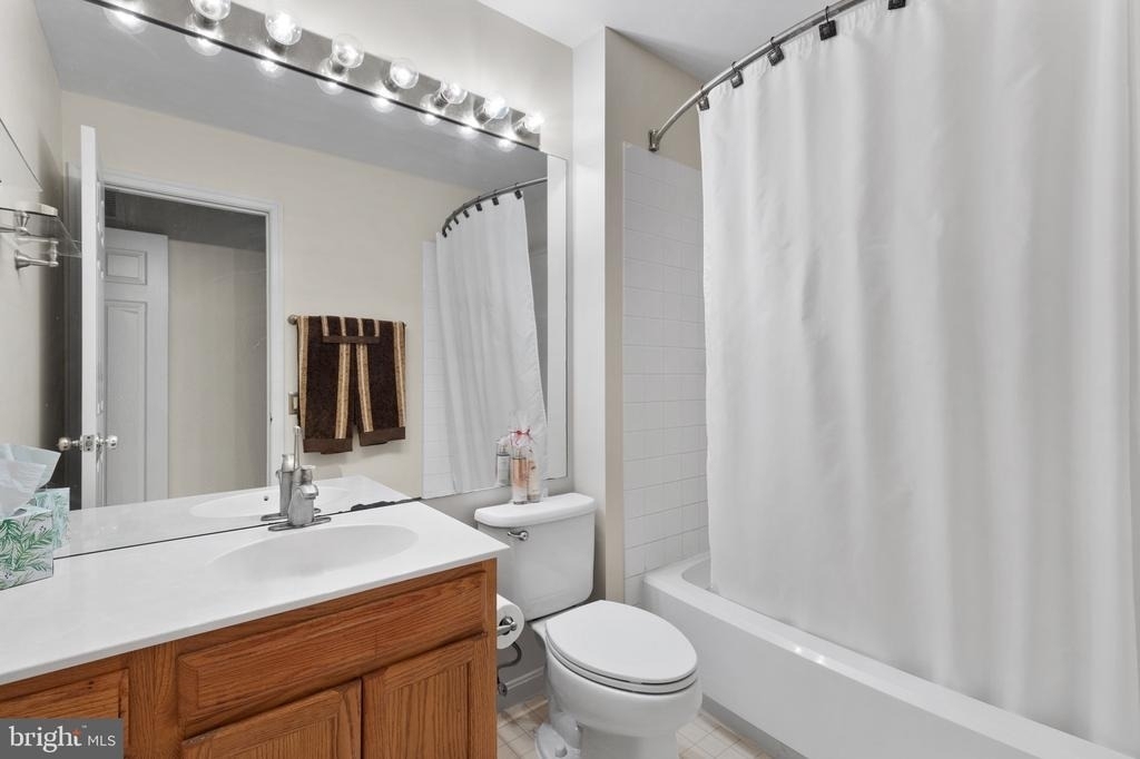 8202 Crossbrook Court - Photo 16