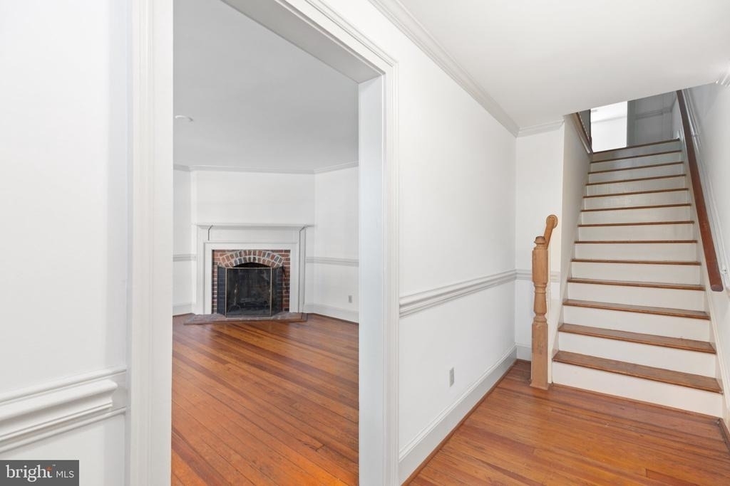 1307 Caroline Street - Photo 2