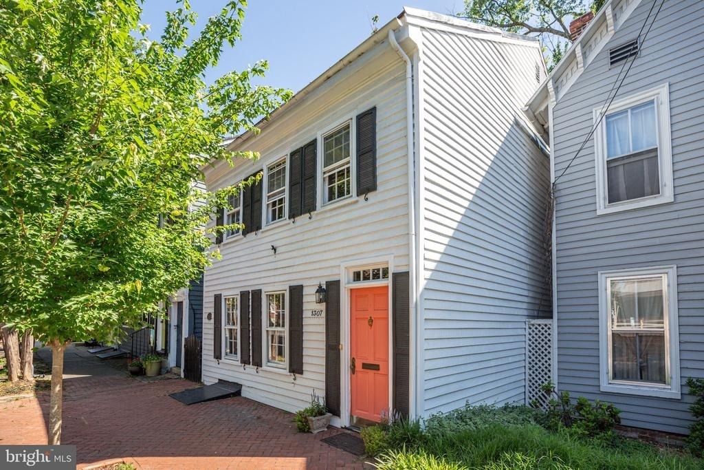 1307 Caroline Street - Photo 1