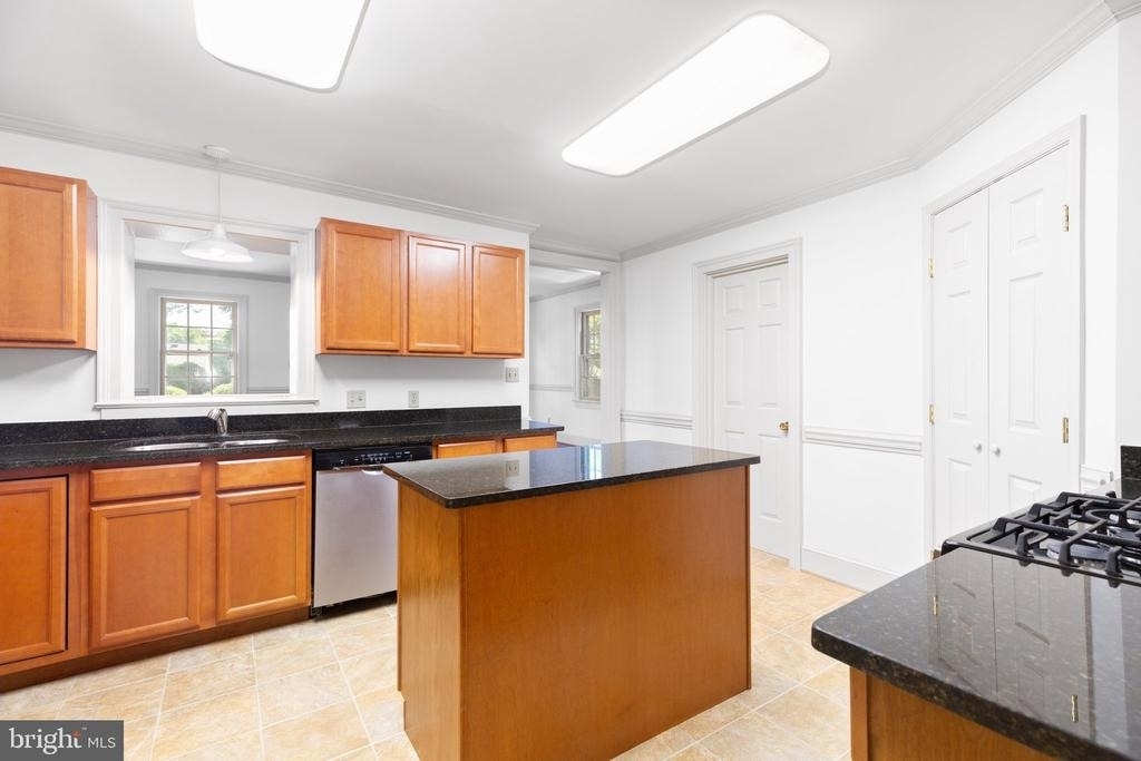 1307 Caroline Street - Photo 11