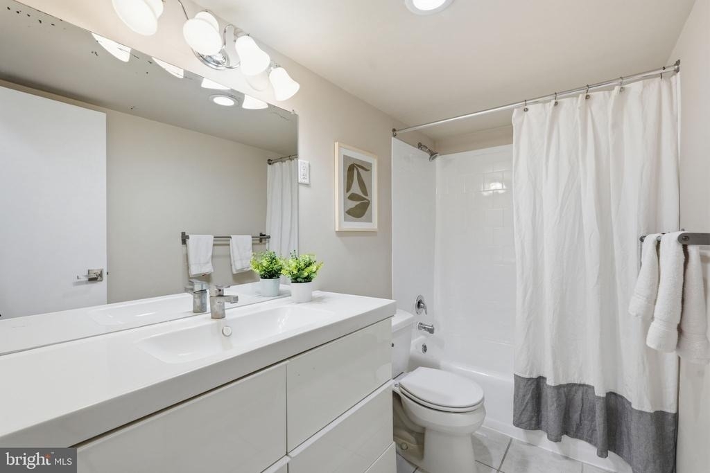 801 N Pitt Street - Photo 8