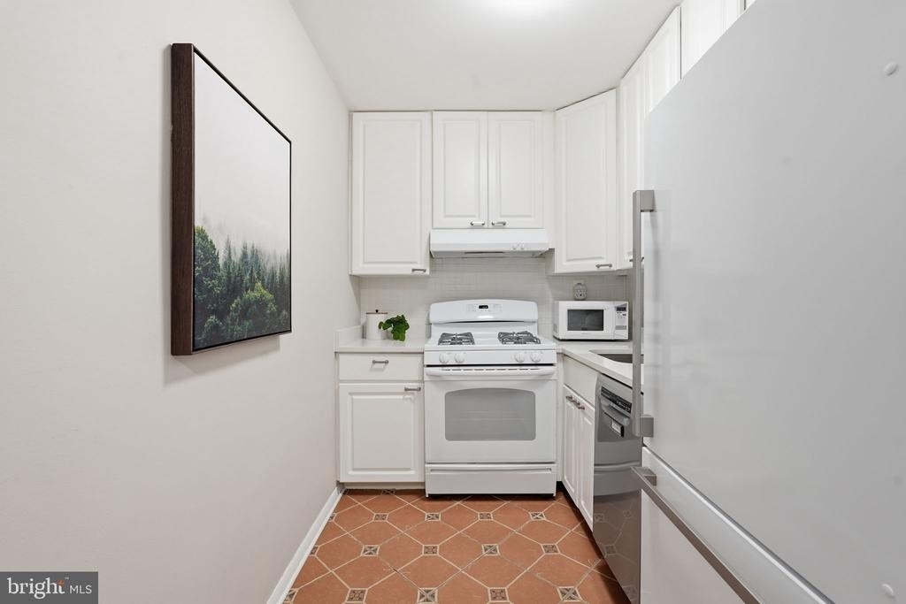 801 N Pitt Street - Photo 4