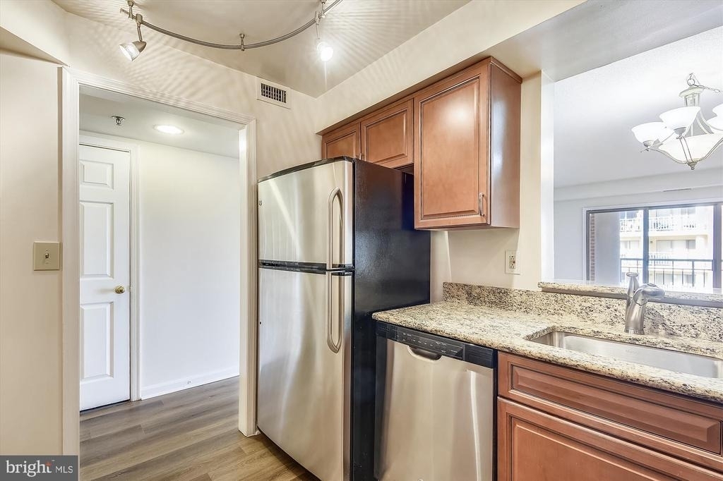 610 N West Street - Photo 3