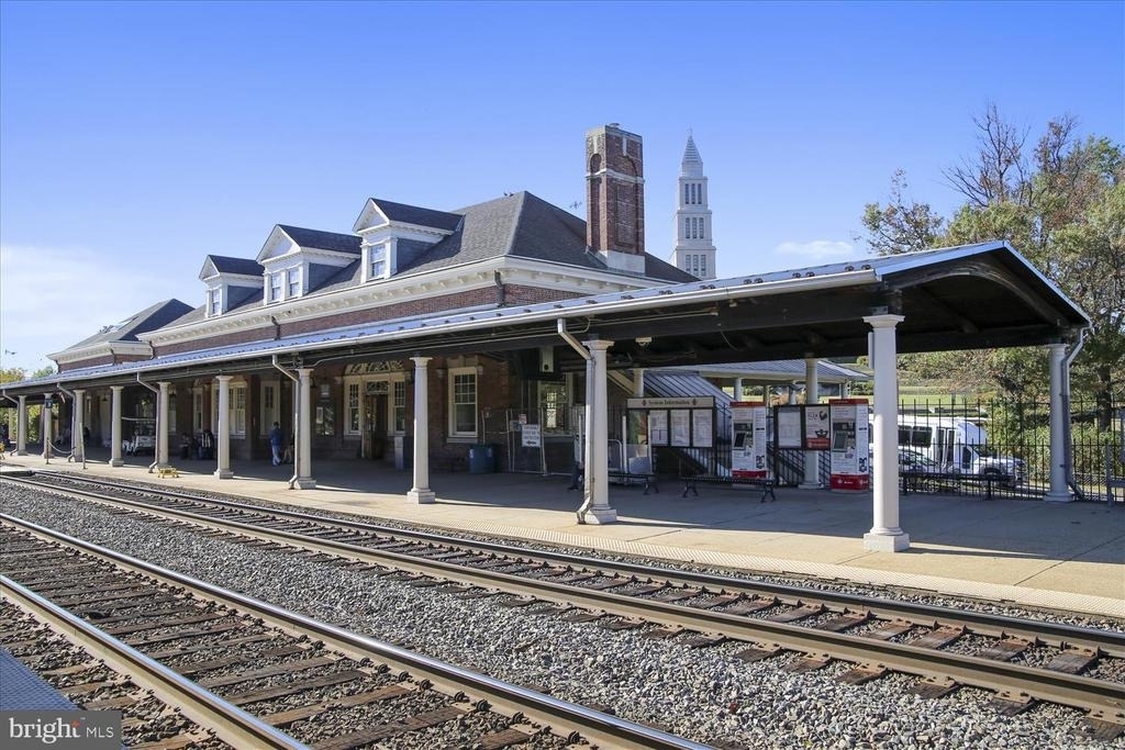 610 N West Street - Photo 36