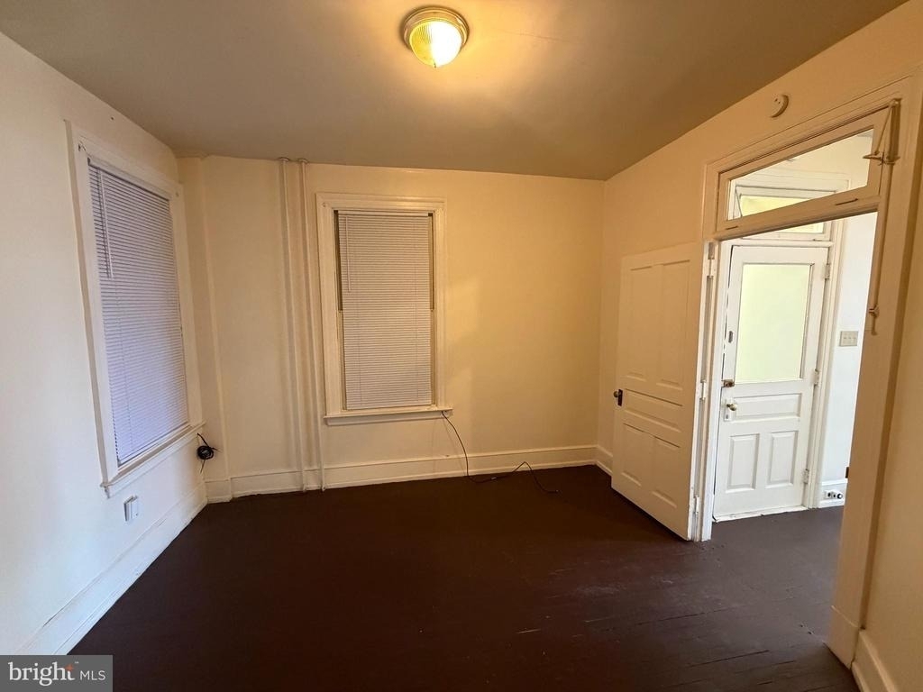 132 W Market Street - Photo 3