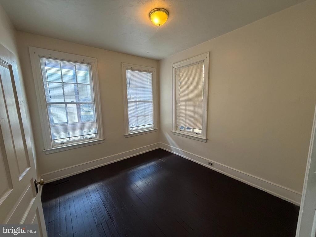 132 W Market Street - Photo 8