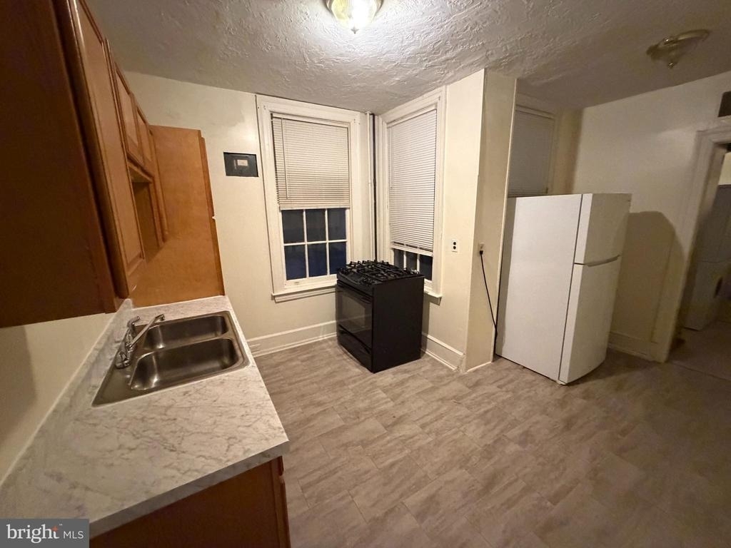 132 W Market Street - Photo 6