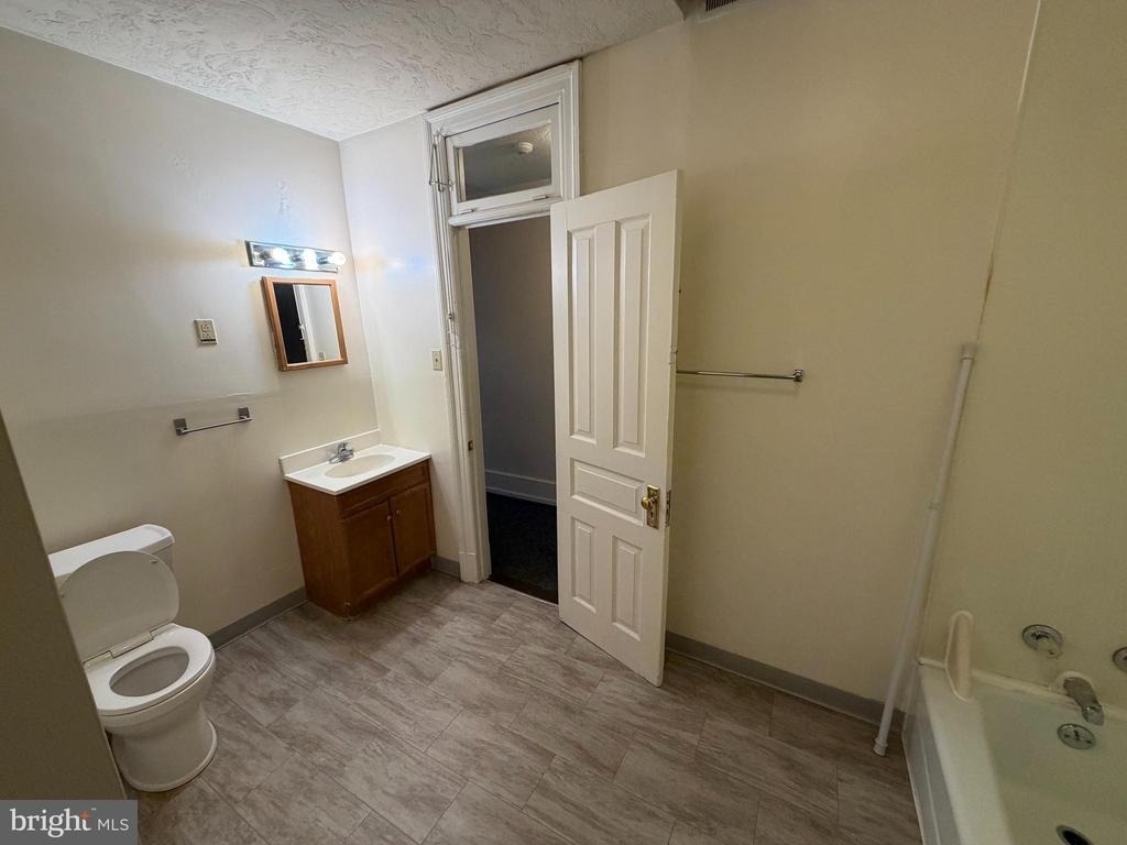 132 W Market Street - Photo 5