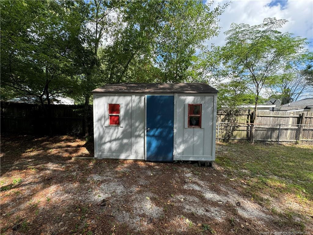 405 Laura Court - Photo 16