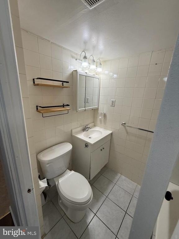 9841 Northeast Avenue - Photo 7