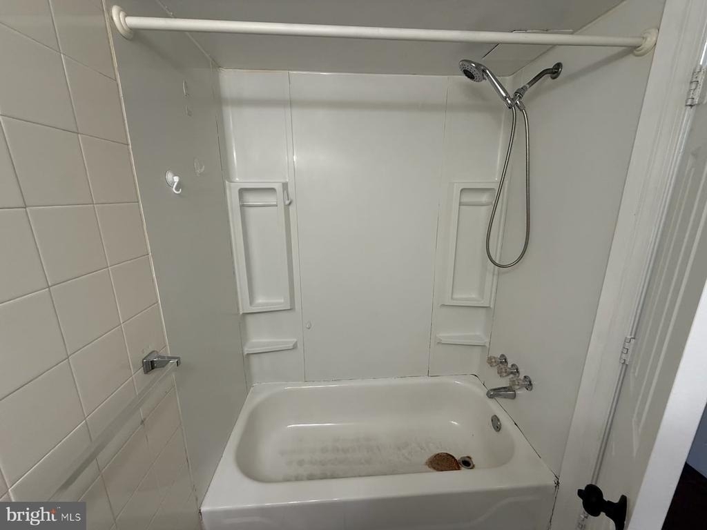 9841 Northeast Avenue - Photo 8