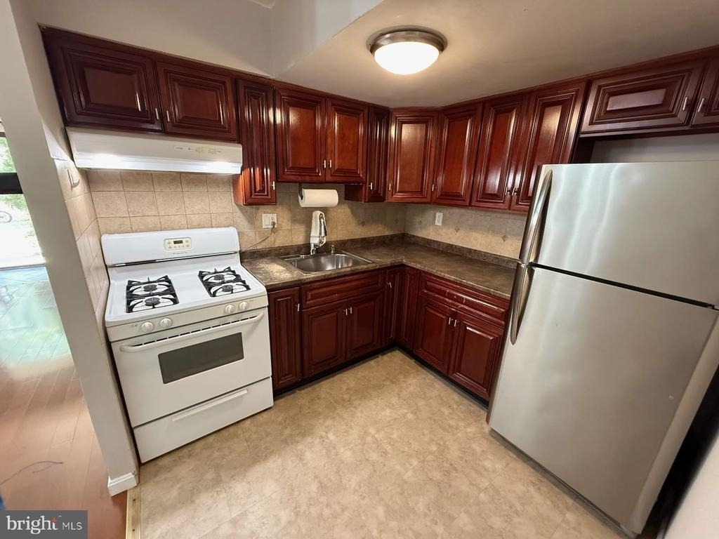 9841 Northeast Avenue - Photo 5