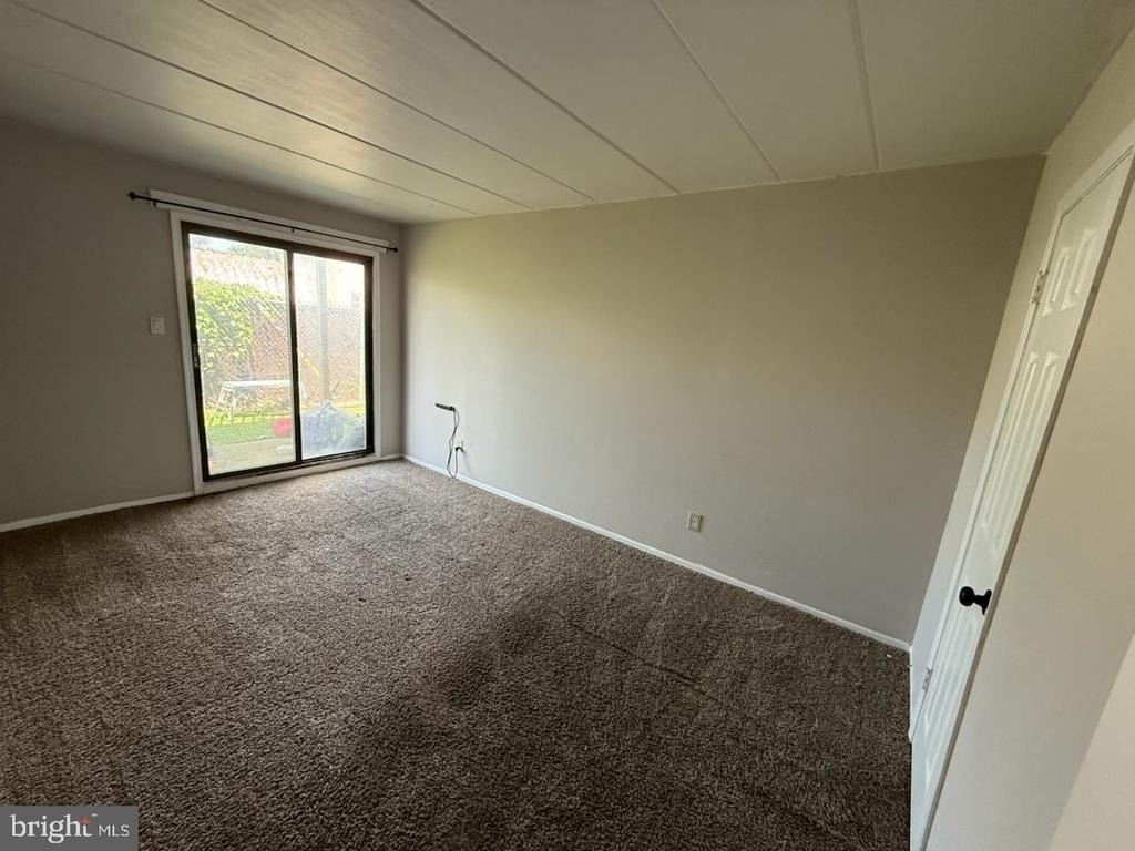9841 Northeast Avenue - Photo 9