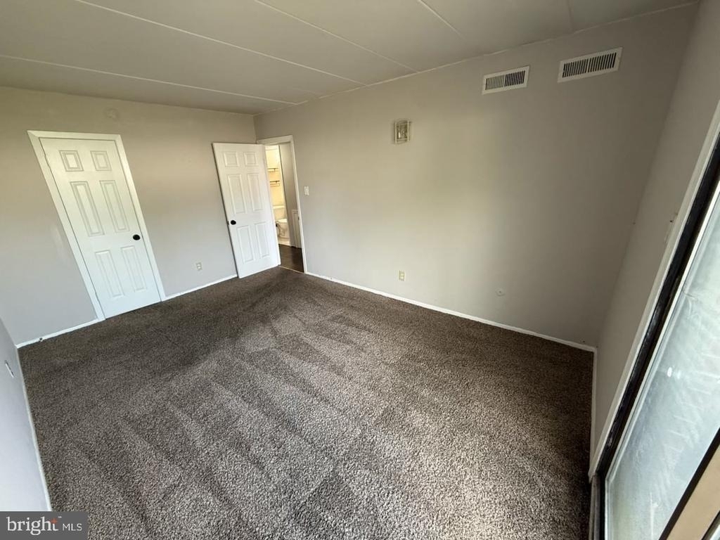 9841 Northeast Avenue - Photo 10