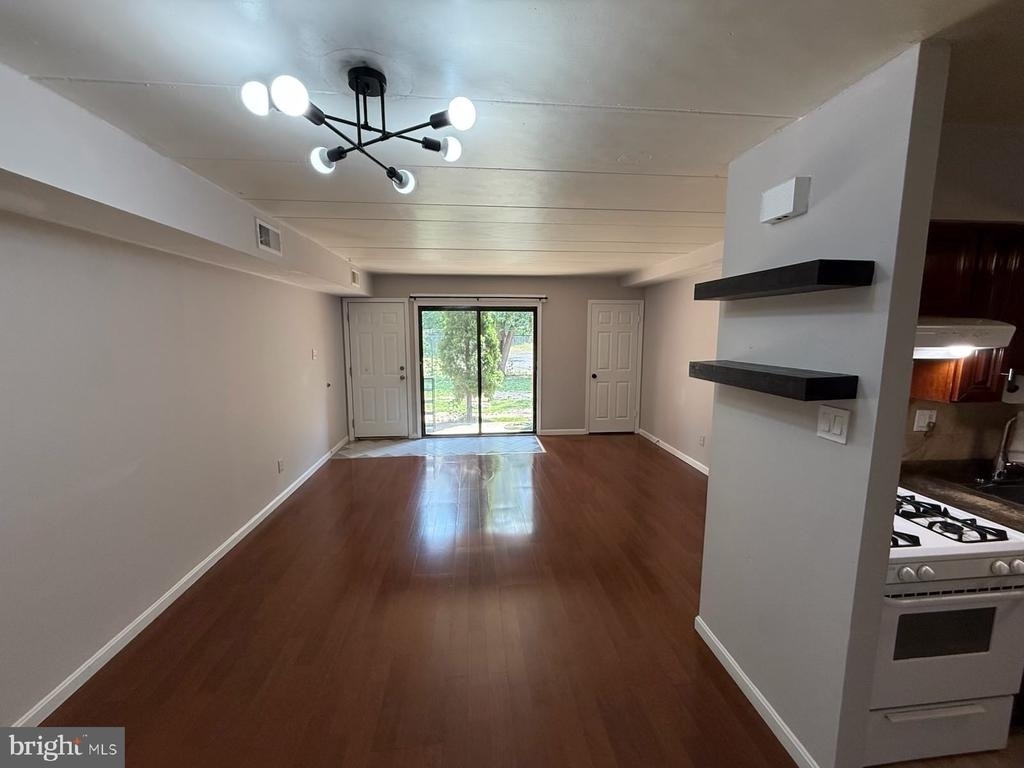 9841 Northeast Avenue - Photo 3