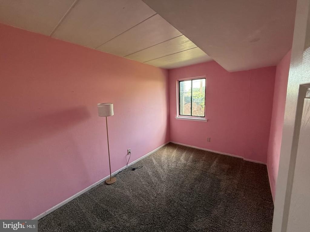 9841 Northeast Avenue - Photo 11