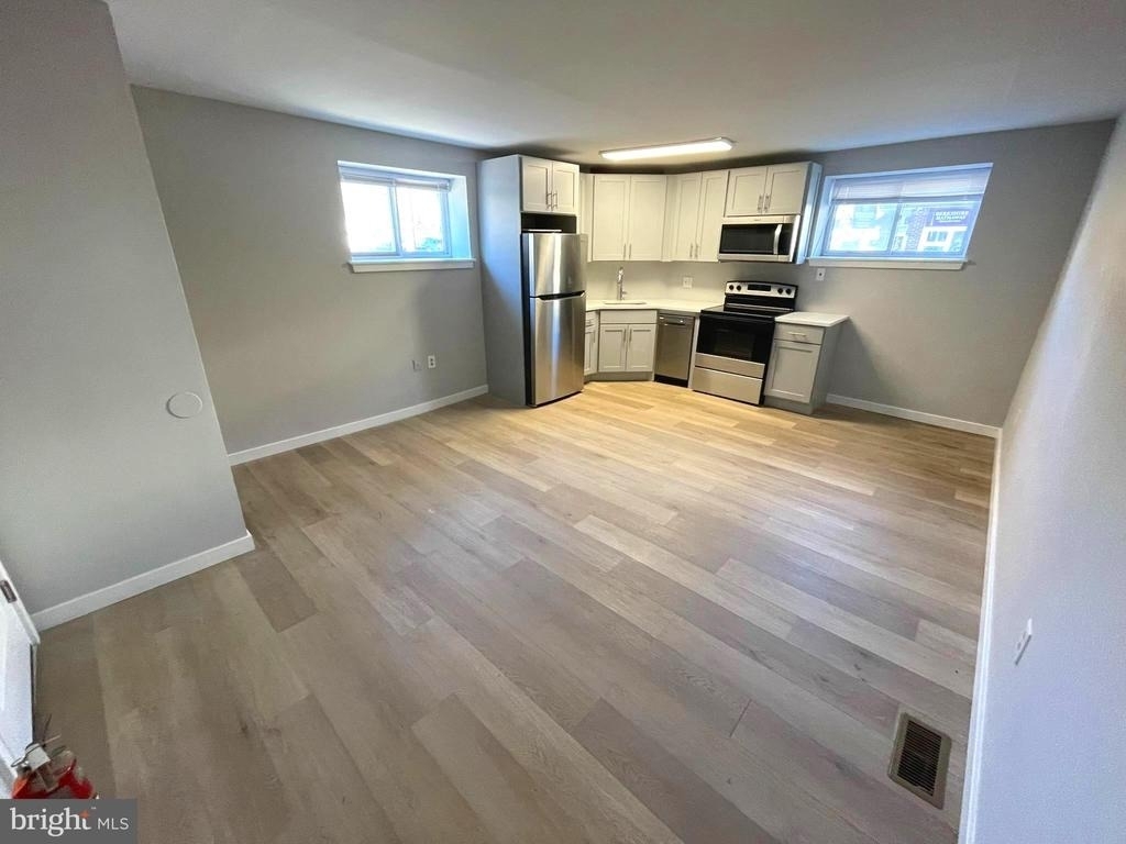 3500 Ainslie Street - Photo 0