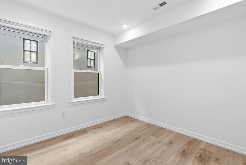 208 Vine Street - Photo 9