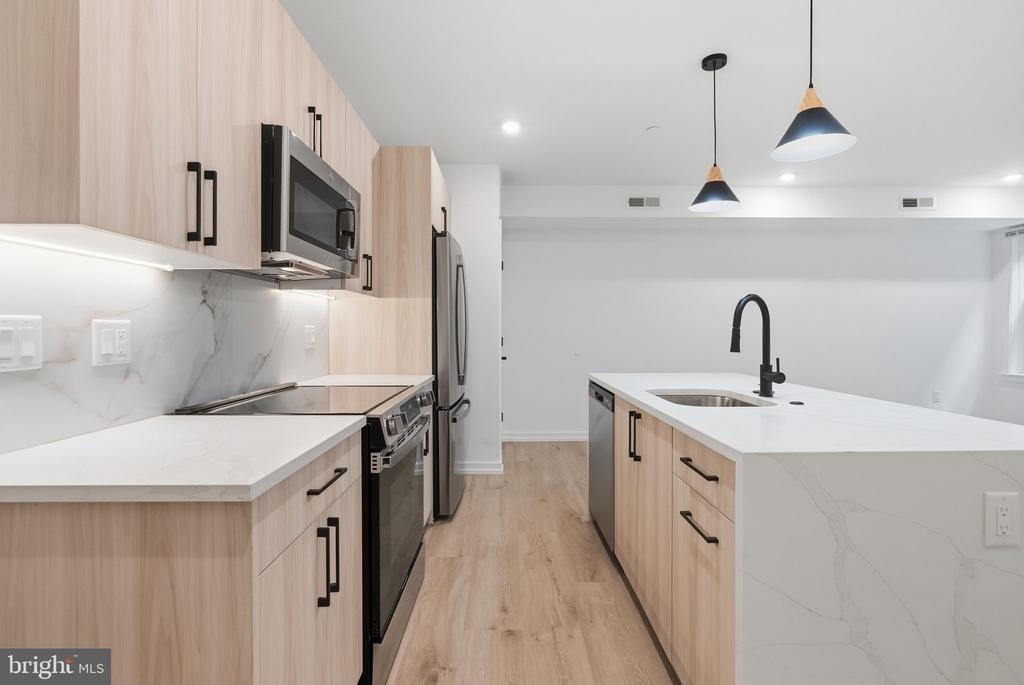 208 Vine Street - Photo 2