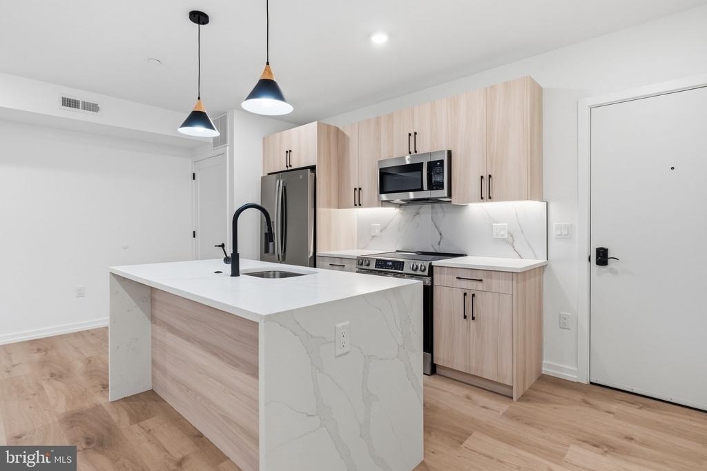 208 Vine Street - Photo 0