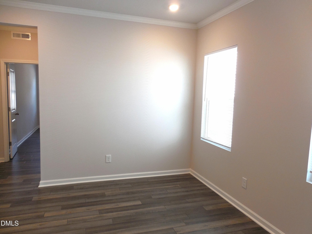 1003 Sora Way - Photo 5