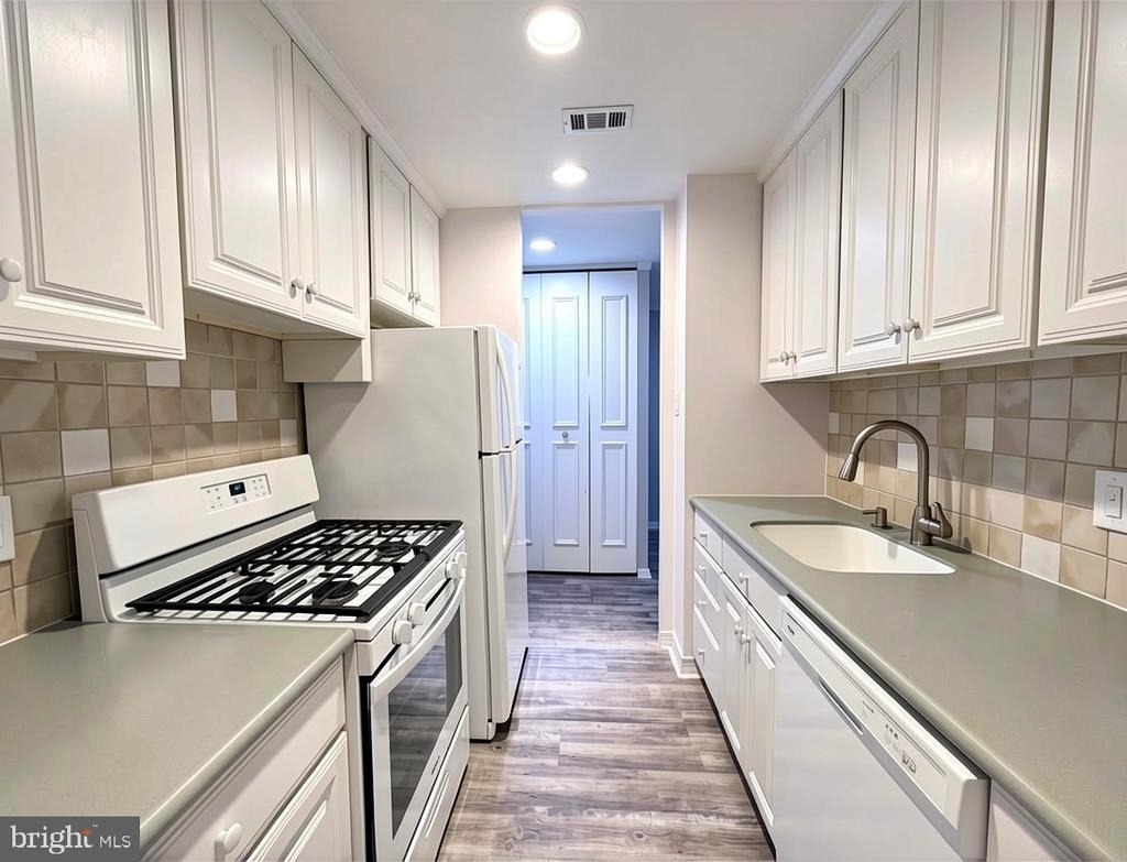 6100 Henry Avenue - Photo 6