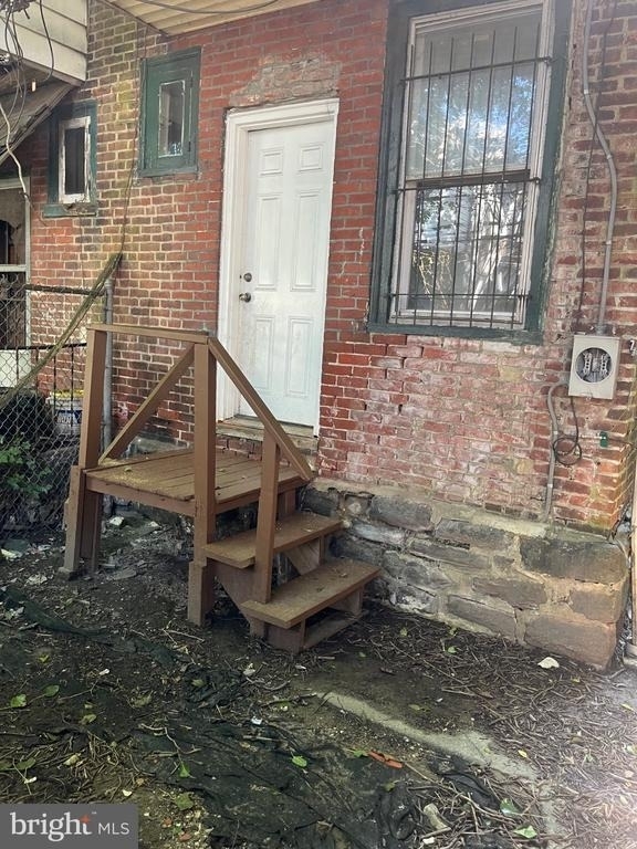 231 W Clapier Street - Photo 9
