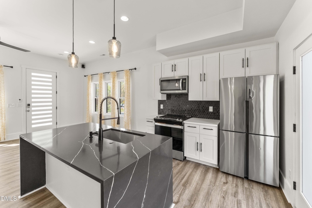 203 Nelson Street - Photo 2