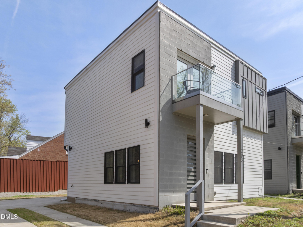 203 Nelson Street - Photo 1